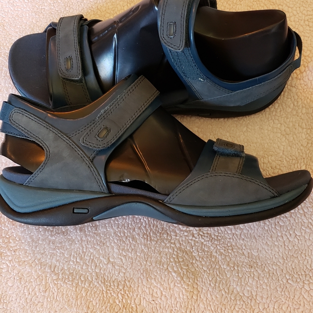 CLARKS velcro strap sandal - Size 10